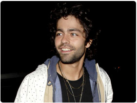 Bookinb Adrian Grenier