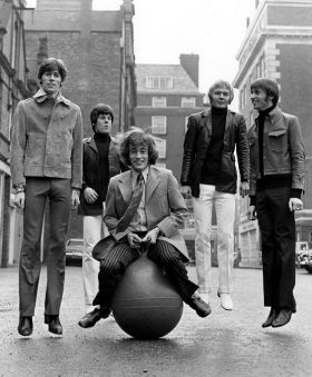 Booking Bee Gees