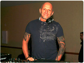 Booking Junior Vasquez