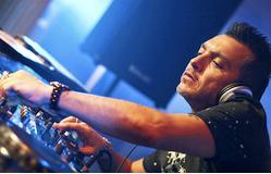 Booking Alex Gaudino